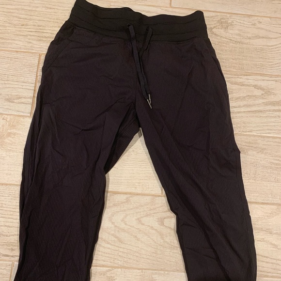 lululemon athletica Pants - Lululemon dance studio crop.